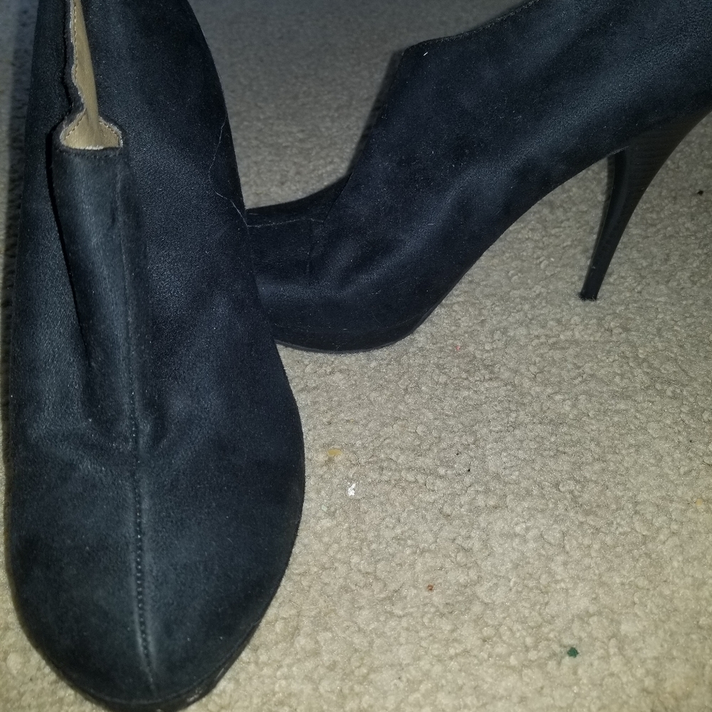 Black suede Booties